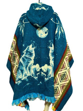 Alpaca Poncho Hoodie - Howling Wolfs